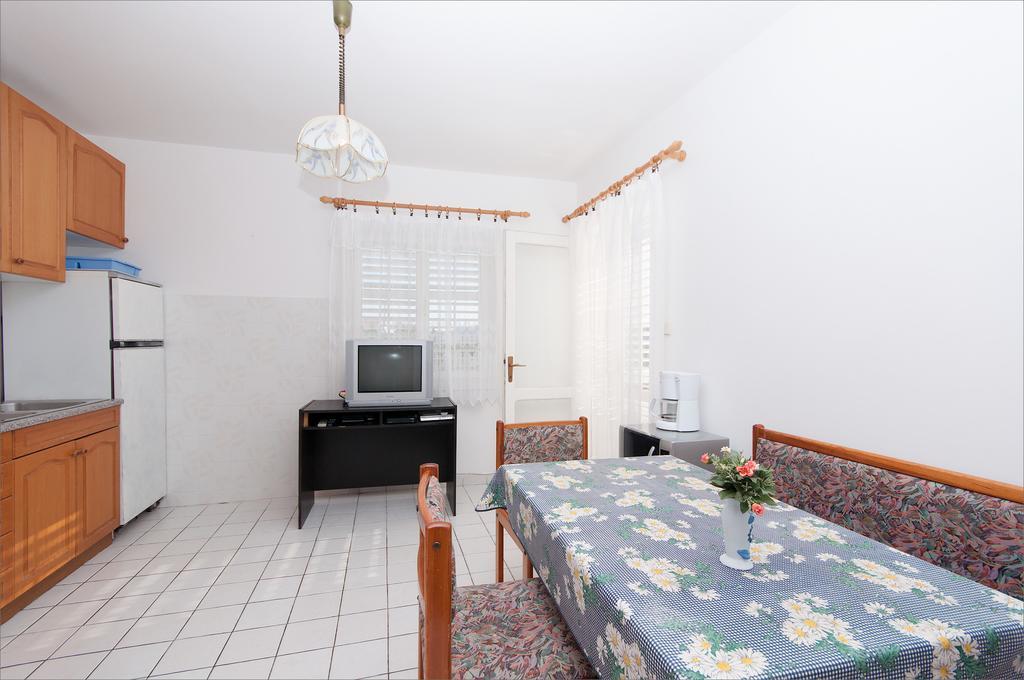 Apartamento Maslinov Hlad Barbat na Rabu Habitación foto